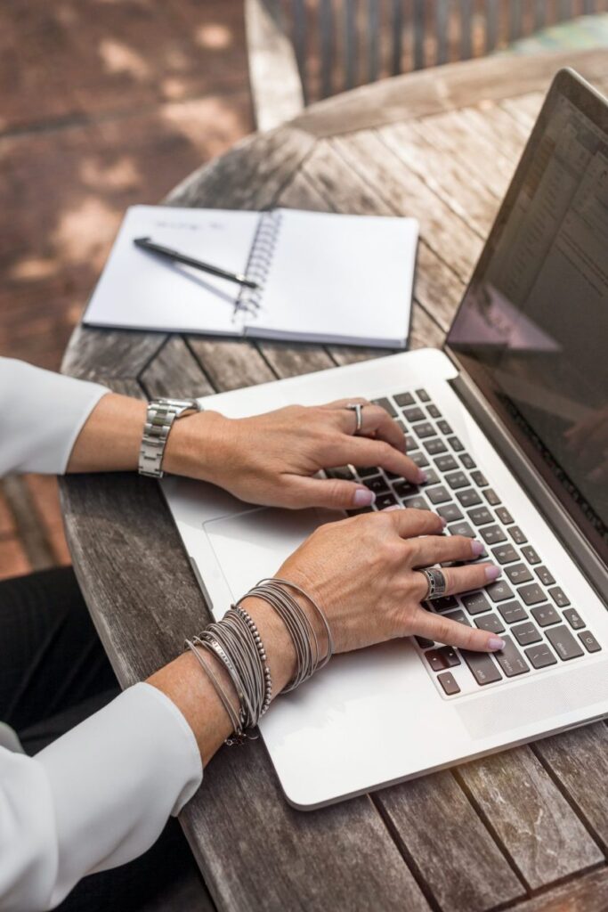 linkedin sales solutions 0QvTyp0gH3A unsplash scaled e1683218075517